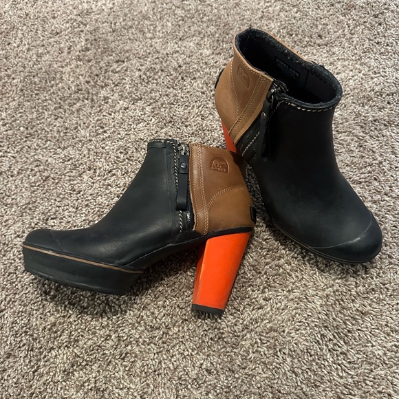 Sorel Black Waterproof Boots with Orange/Red Heel Size 10 - Picture 1 of 16